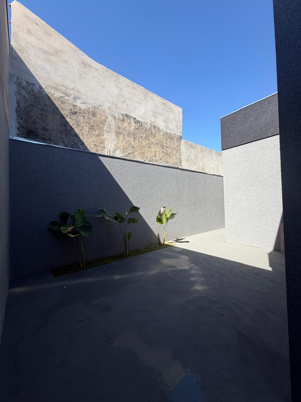 Fachada da casa à venda no Parque das Esmeraldas, Franca SP — nova, 3 quartos, garagem para 2 carros